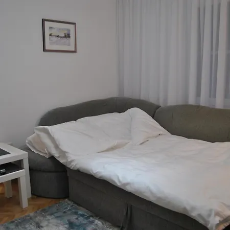 Family & Friends -free Parking *