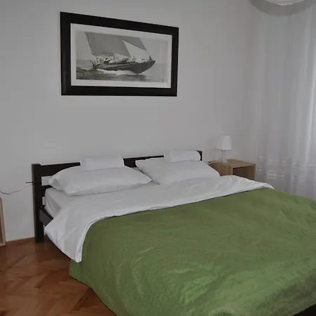 Family & Friends -free Parking Apartment