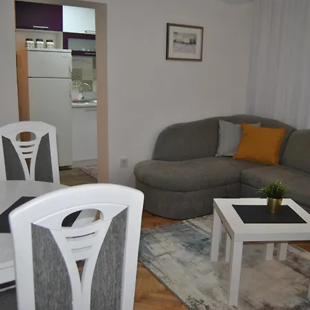 Family & Friends -free Parking Apartment