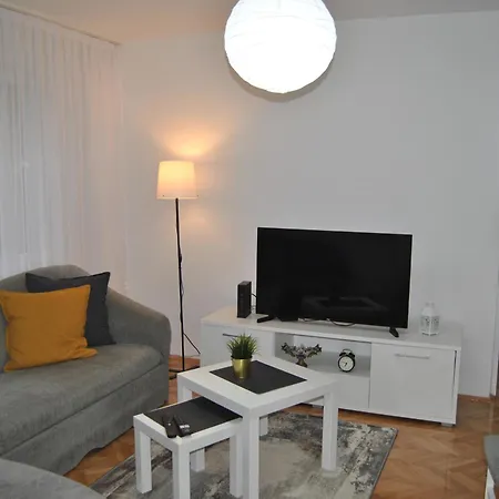 Family & Friends -free Parking