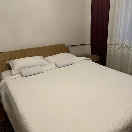 Family & Friends -free Parking Apartment