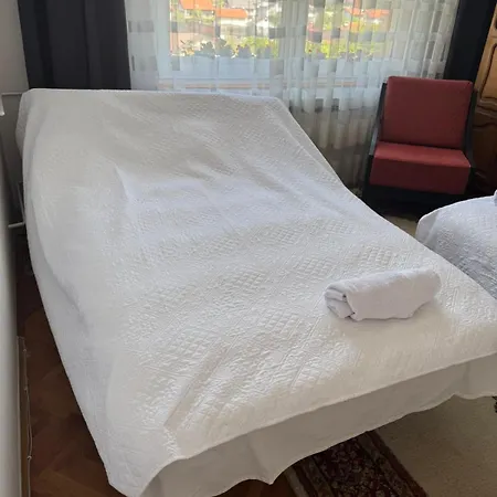 Family & Friends -free Parking