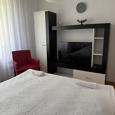 Family & Friends -free Parking Apartment